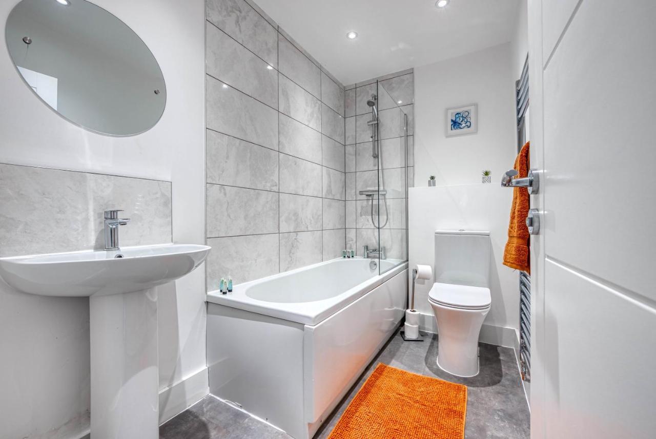Luxurious Birmingham Home Private Parking Wifi - Near To Nec And Qeh Exterior photo